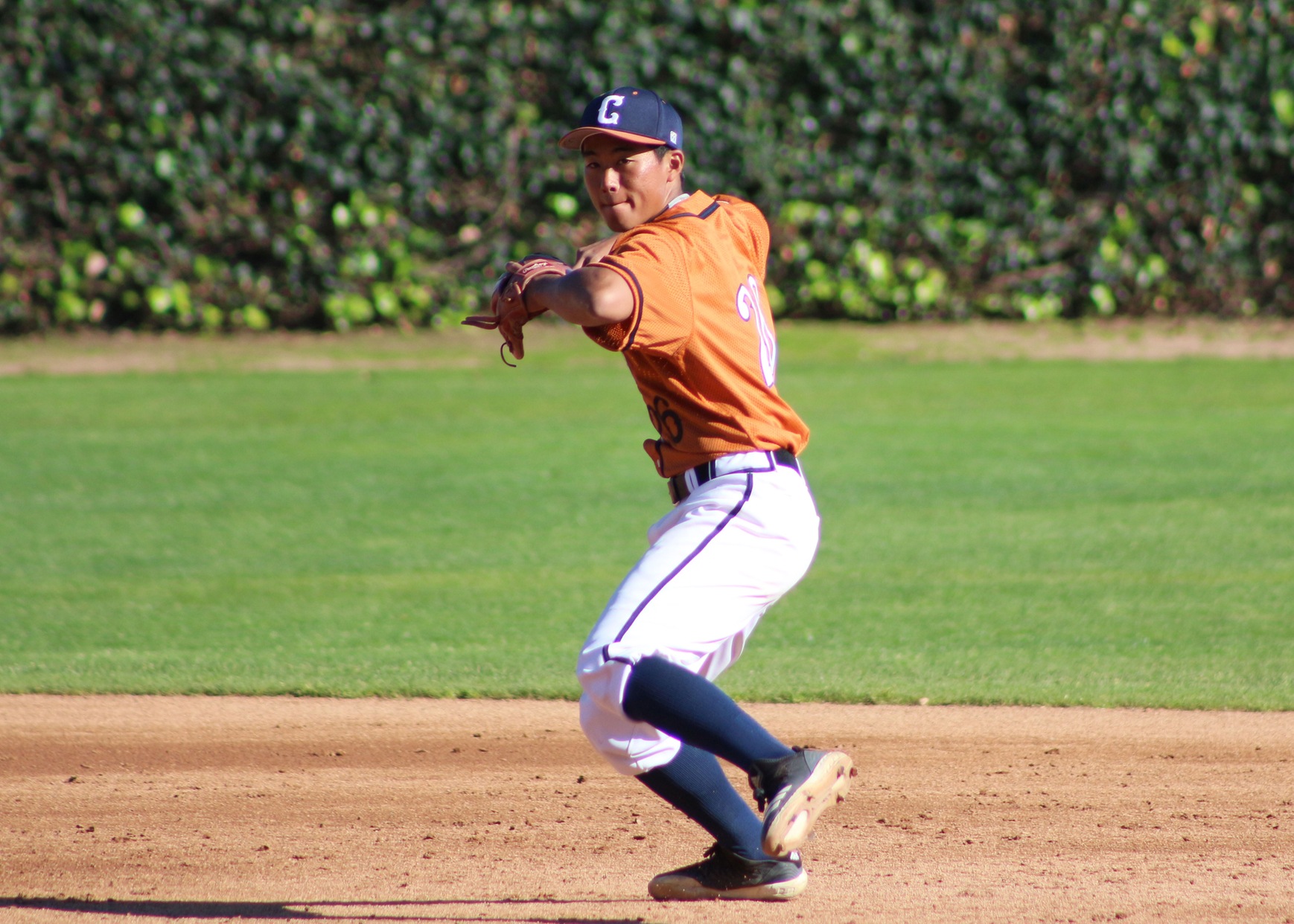 Go Hattorri fields a grounder and prepares the throw to 1st. Image: Richard Miranda, II