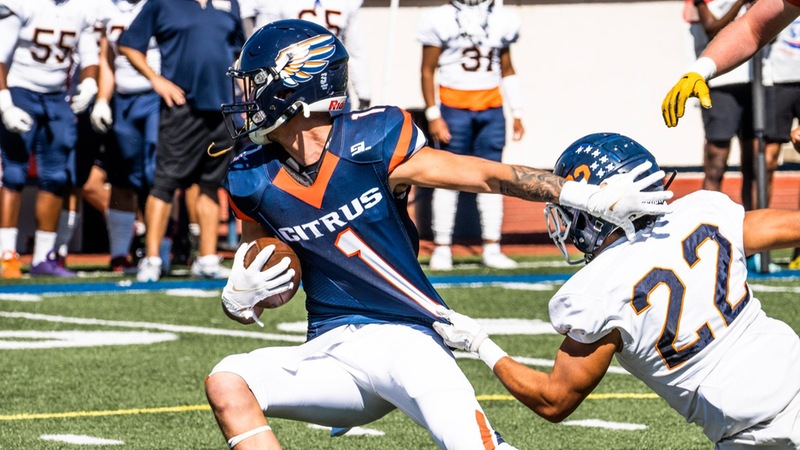 Jeremiah Flores had a touchdown against Santa Ana. Photo by Danyil German.