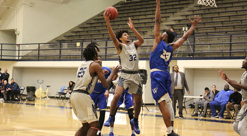 Sophomore Kendal Frey had 16 points and four boards for the Owls in their 104-85 win over State #14 West Los Angeles College. Photo By: Brianna Jara