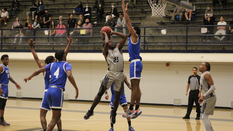 Leonard Turner finished with a game-high 19 points for the Owls. Photo by Rebekah Rudder