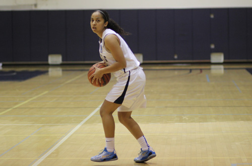 Freshman Janae Chamois was the Owls' leading scorer at Glendale on Wednesday. Photo By: Natalia Ponce