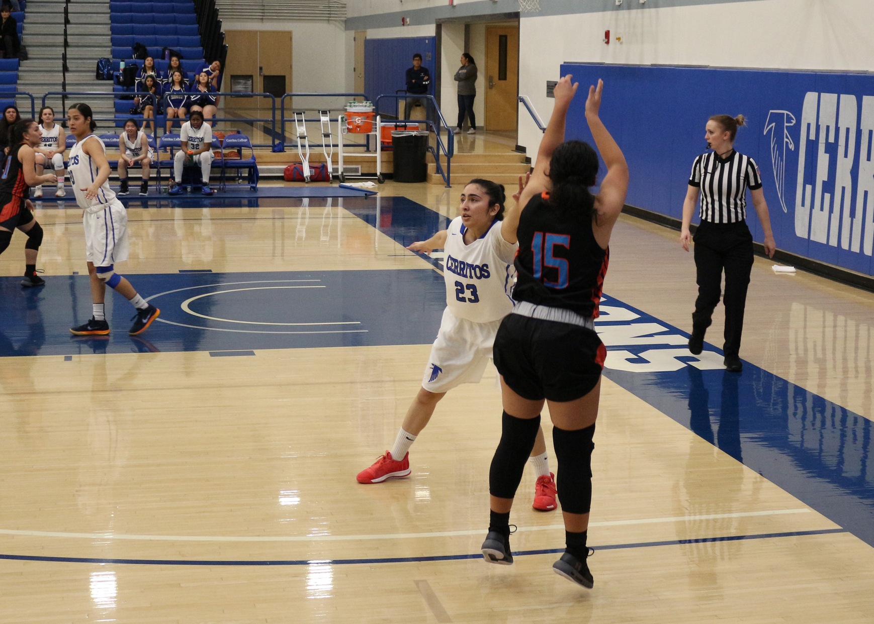 Diana Navarro hits a 3 from the corner. Image: Treyvon Watts-Hale
