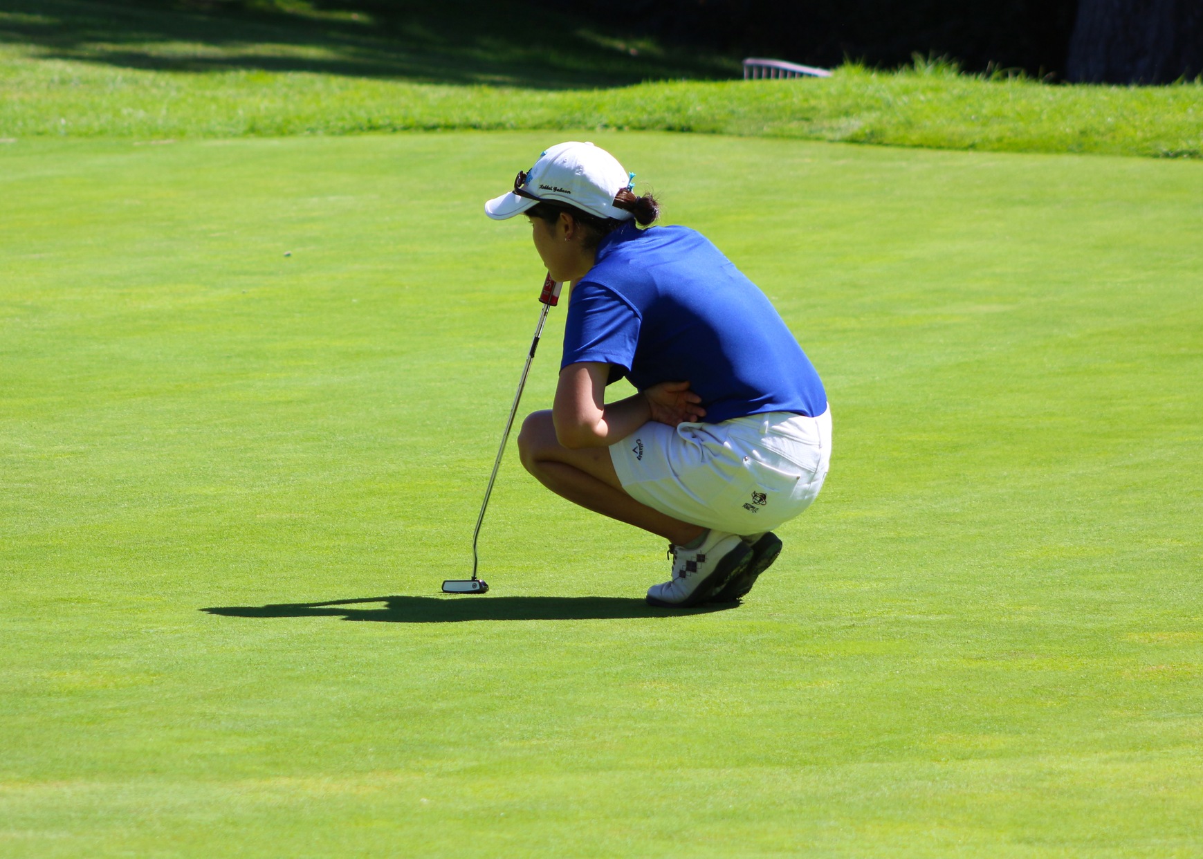 Shizuka Okochi sizes up a putt. Image: Chris Peterson