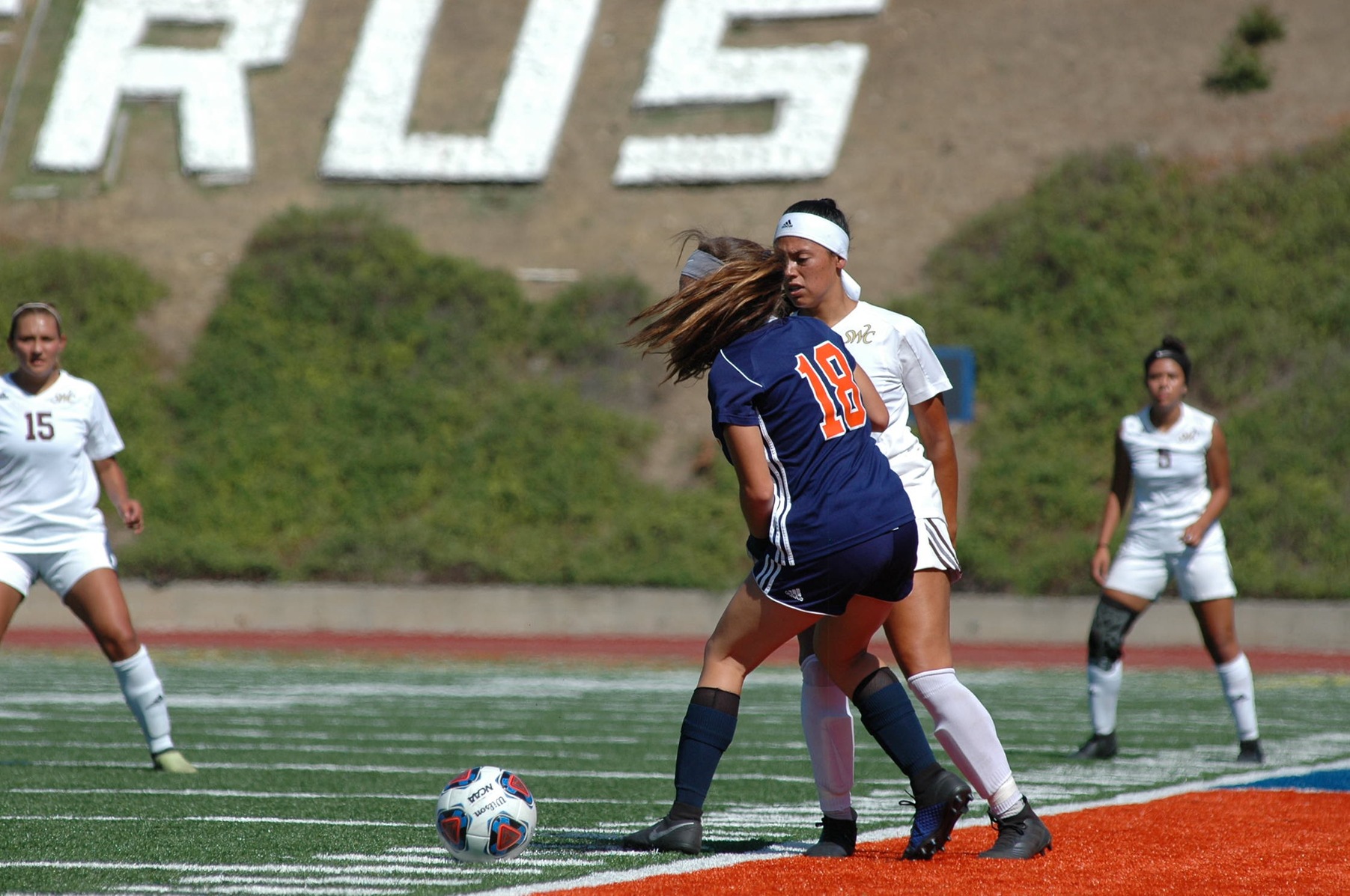 Defender Brianna Jara wins the ball. Image: Thomas Garcia