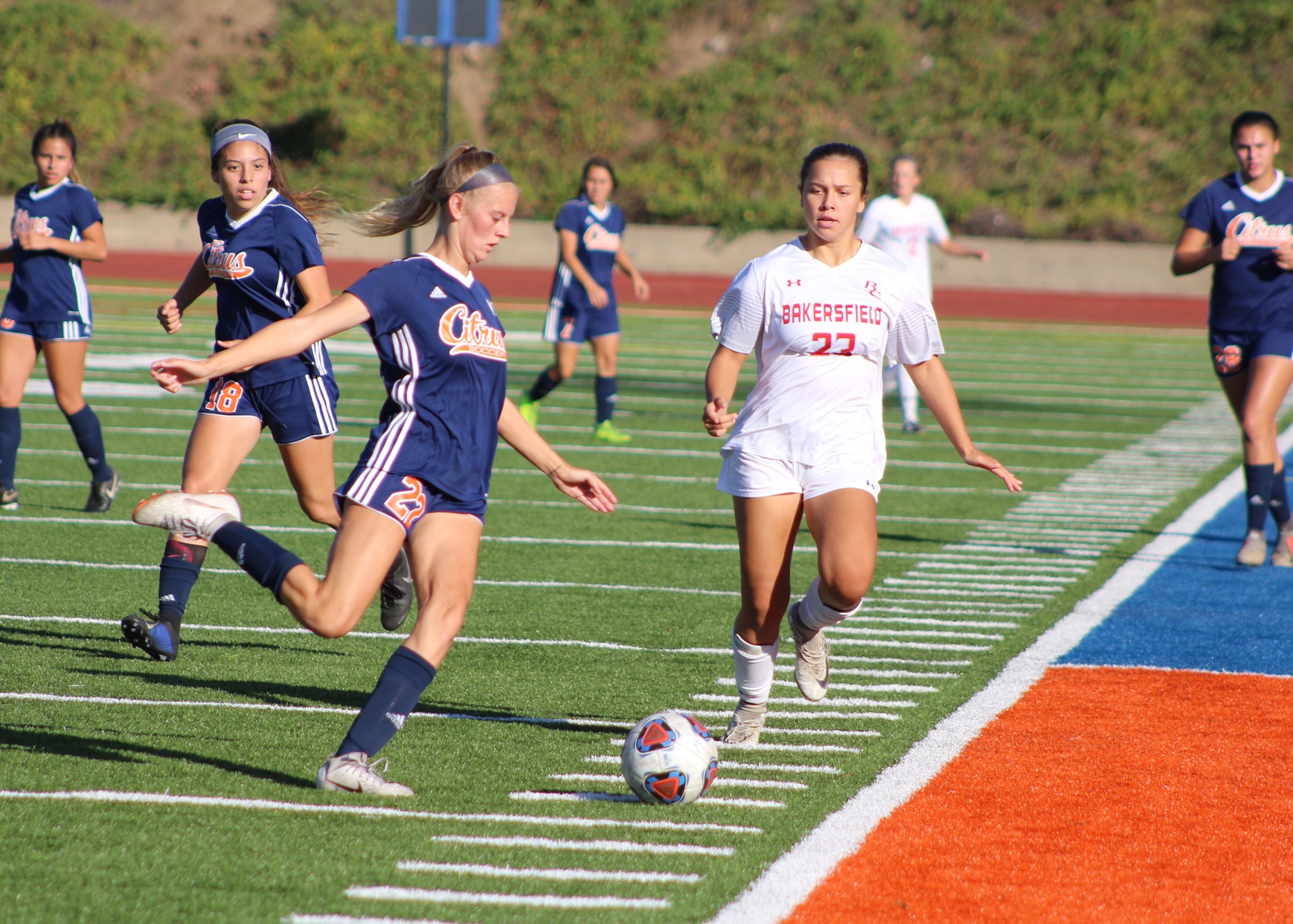 Cheyanne Schaffer beats her opponent to he ball. Image: Molly Montell