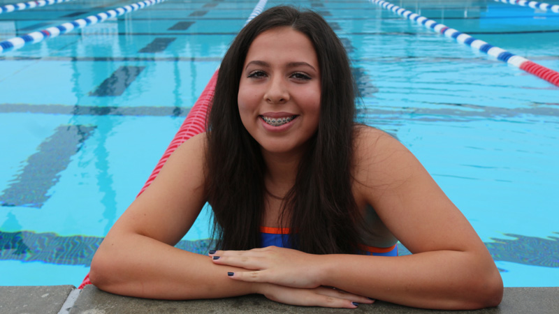 Freshman Jessica Carmody was a part of three Top 5 finishing relay teams, and finished in 8th in the 200 Breast at the 2017 Chaffey Invite. 