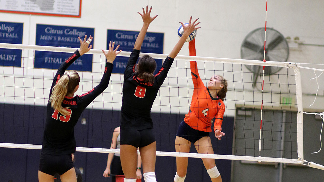 Delaney Tate had a dominant performance with 16 kills on an impressive .593 attack percentage (16-0-27). Photo by Mike Galvez.