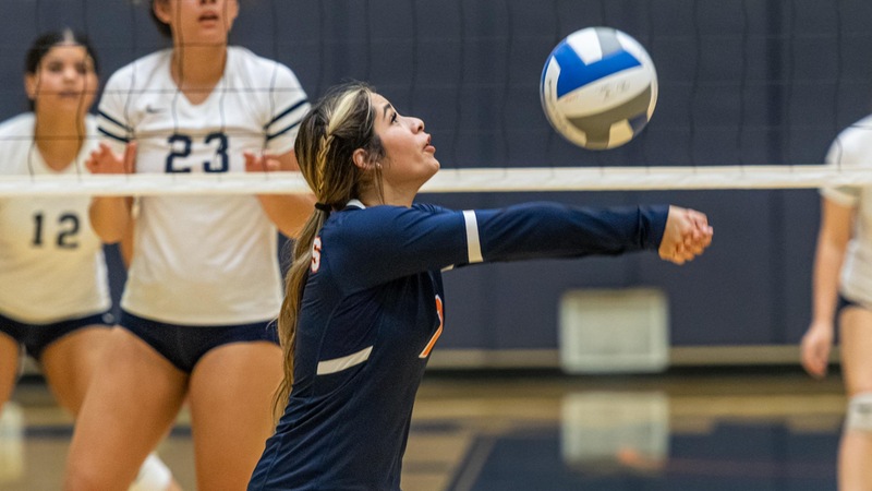 Mychaela Ortiz had 25 digs in the Owls' five-set victory at Glendale. Photo by Jacob Bramley