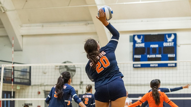 Jamie Murphy finished with five of the Owls' 20 aces against West LA. Photo by Jacob Bramley