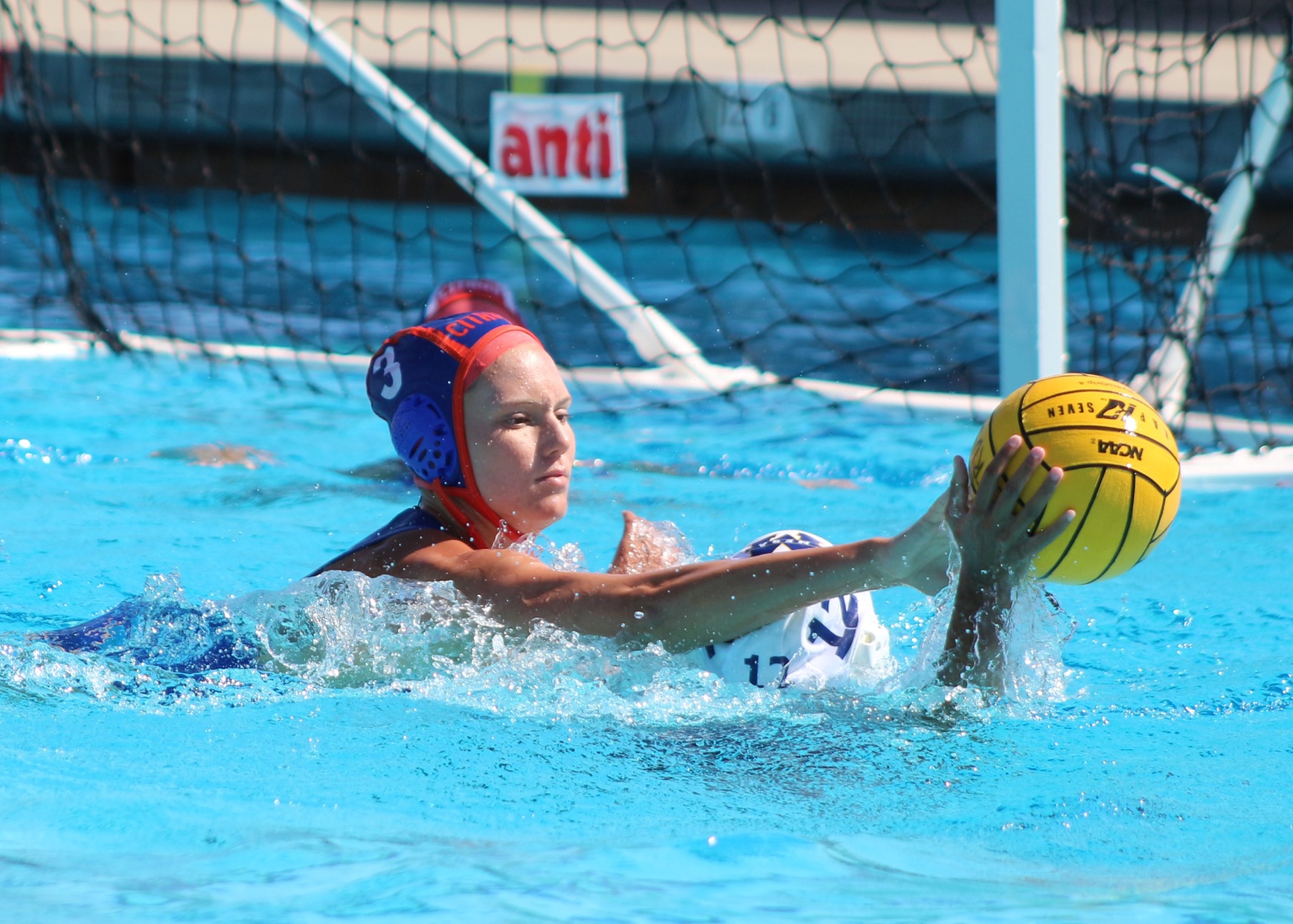 Rachel Sherman shuts down her opponent on defense. Image: Sammantha Reyes